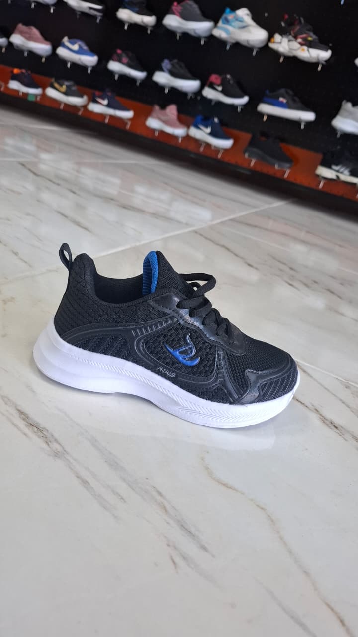 Zapatillas infantiles escolares o recreativas